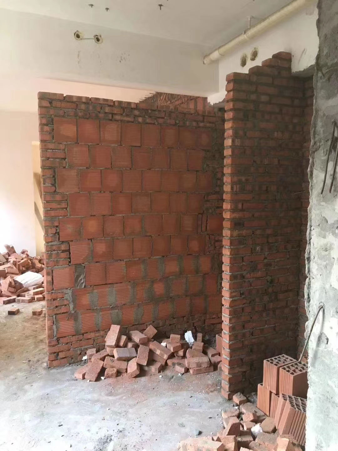 重庆悠山郡墙体新建